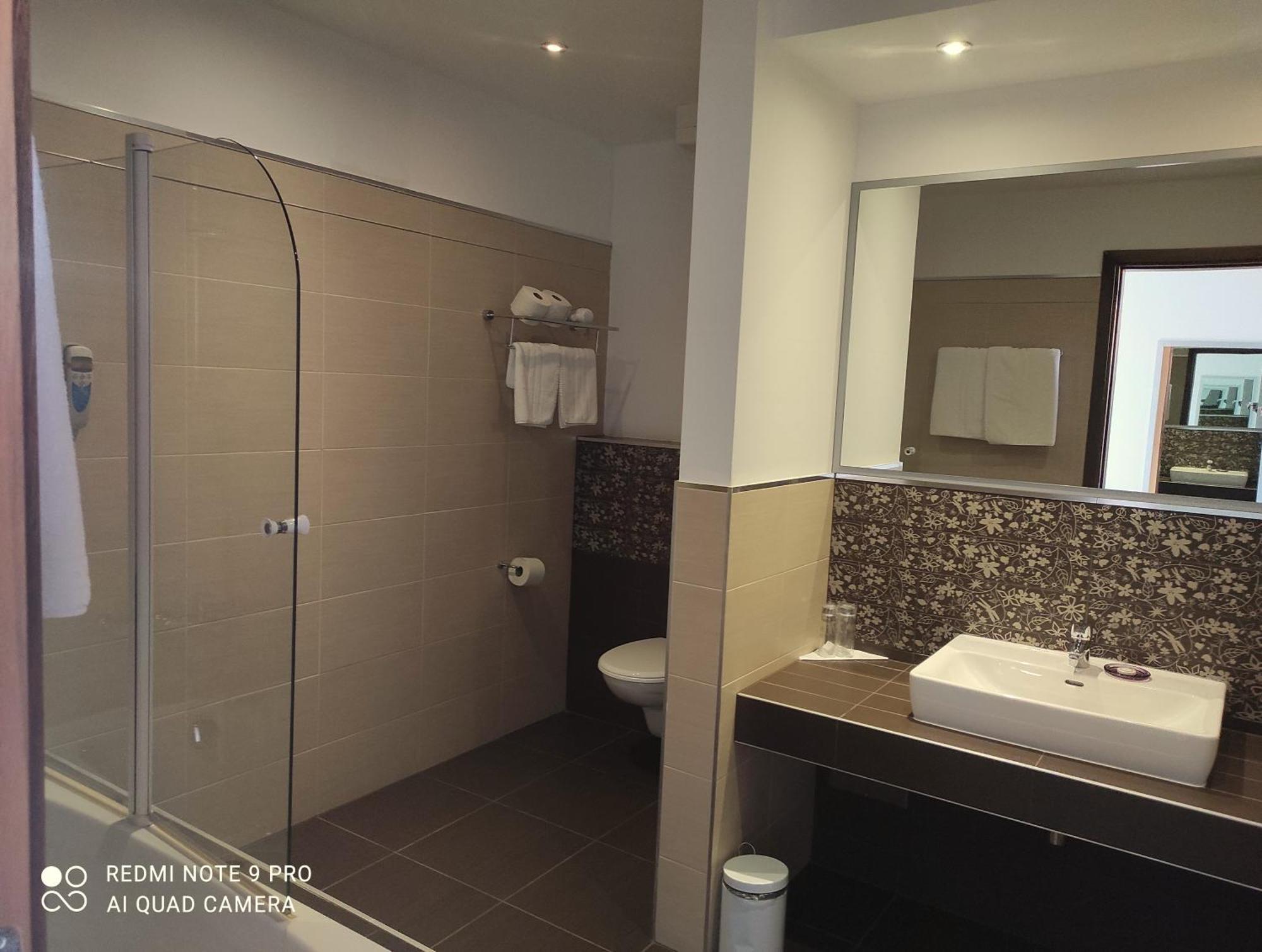 Hotel Lipa Postira Ngoại thất bức ảnh