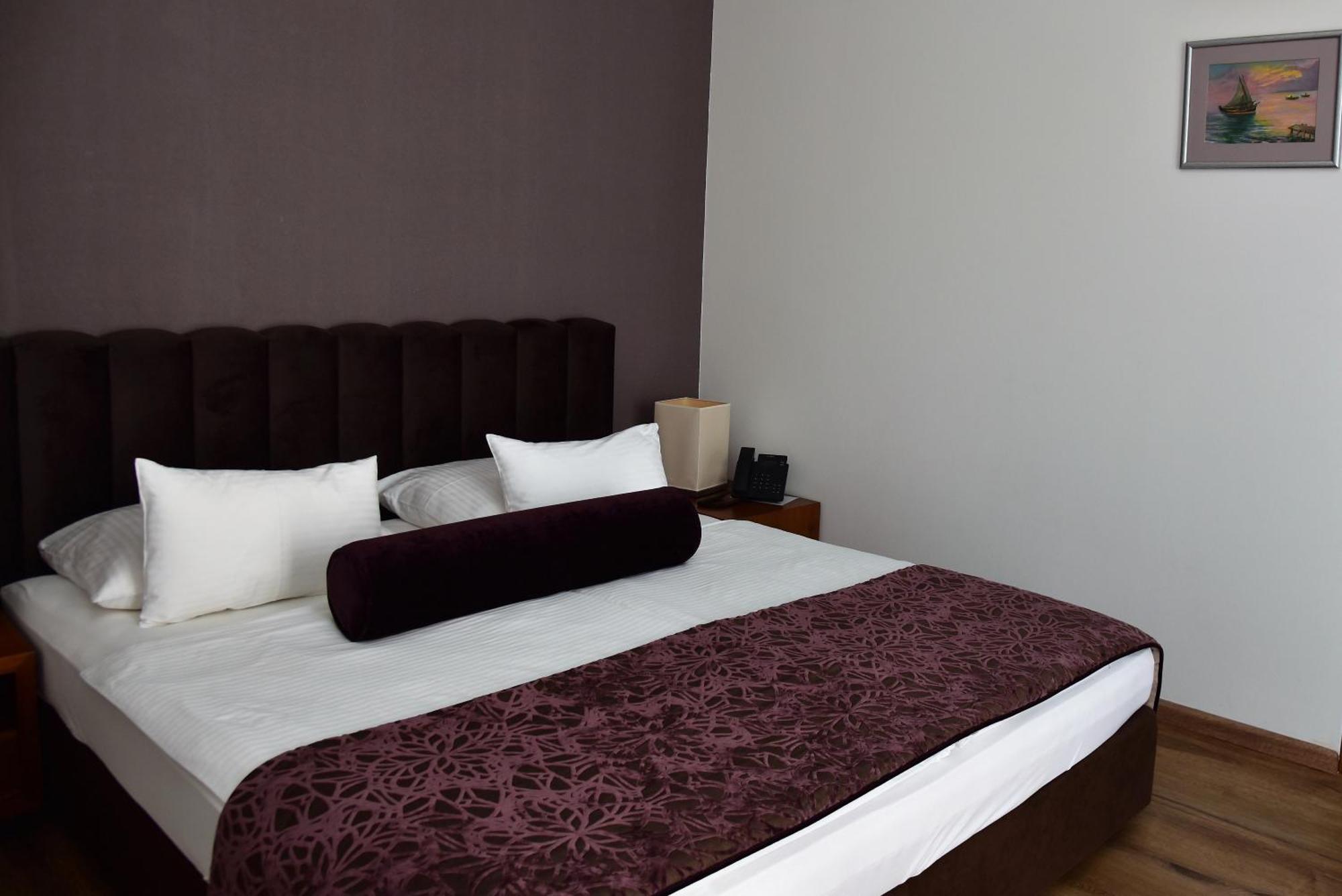 Hotel Lipa Postira Ngoại thất bức ảnh