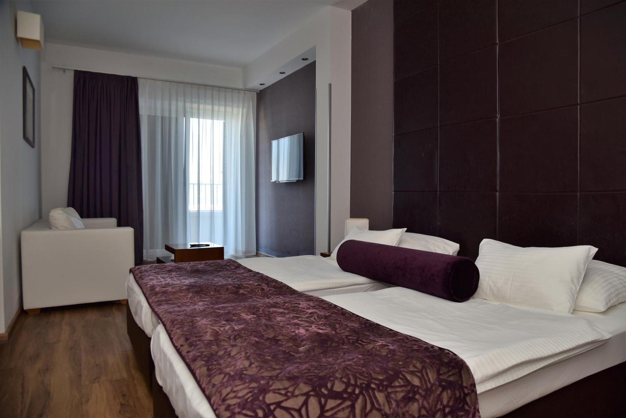 Hotel Lipa Postira Ngoại thất bức ảnh