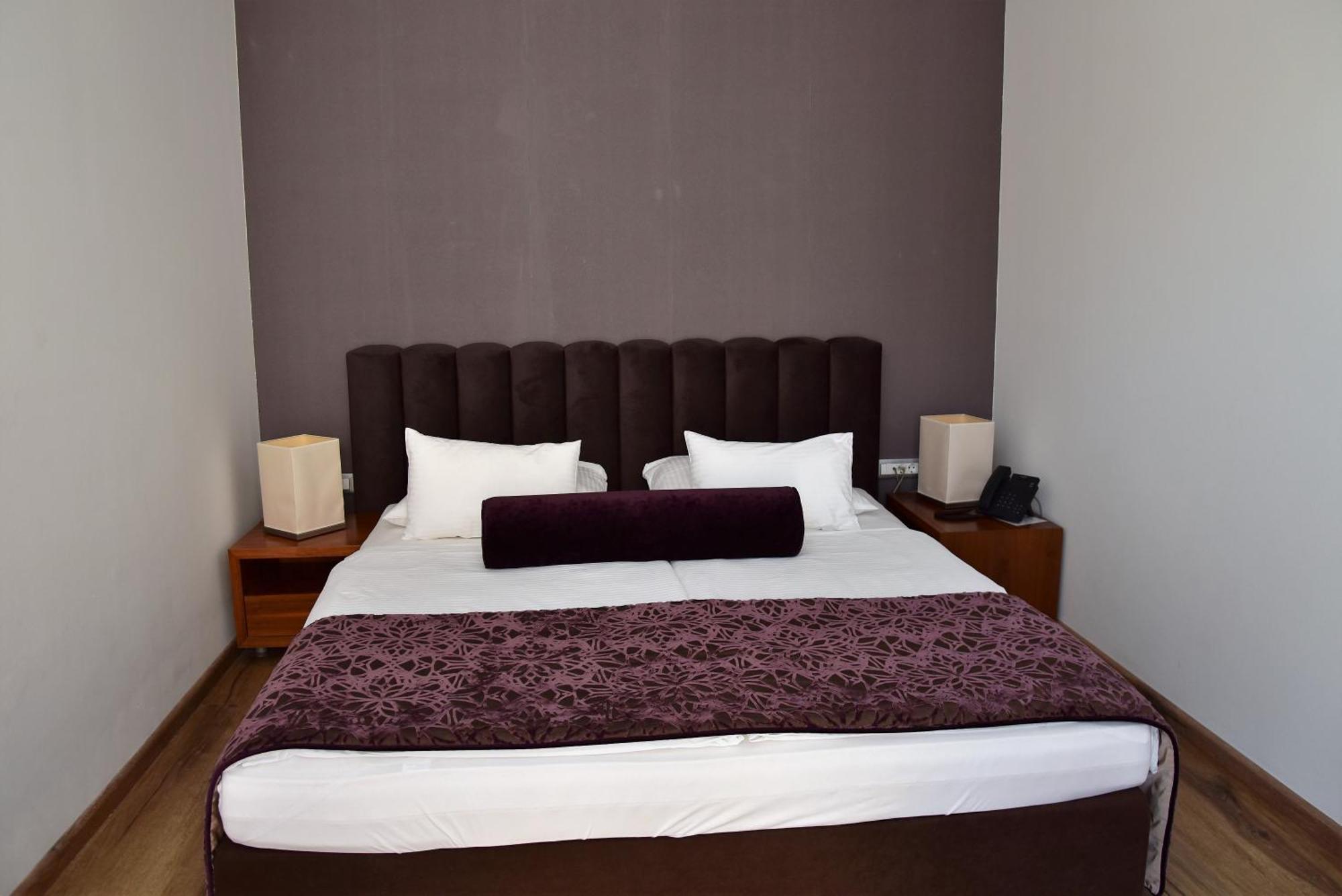 Hotel Lipa Postira Ngoại thất bức ảnh
