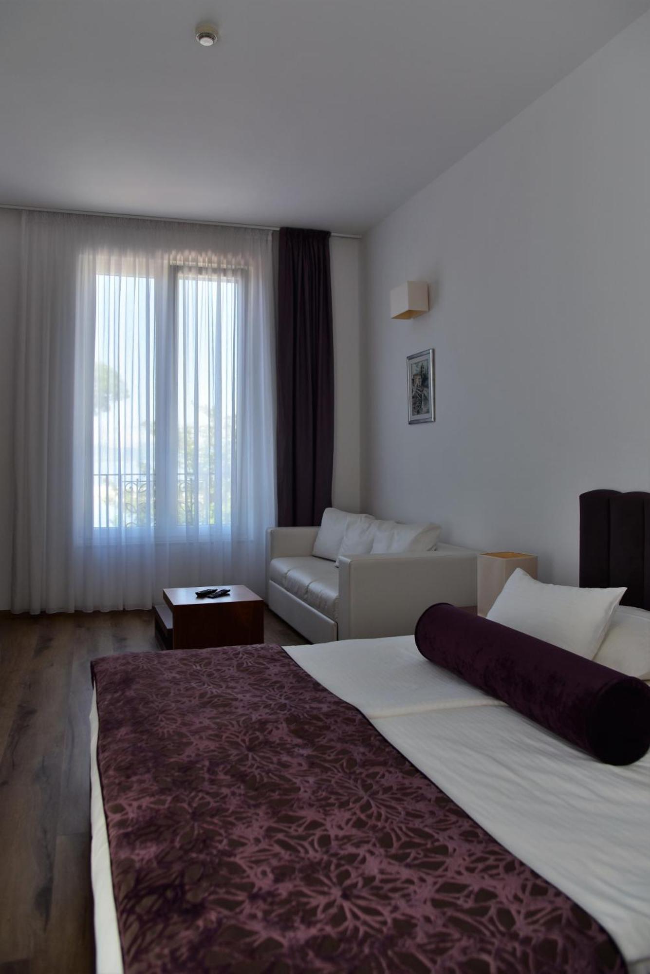 Hotel Lipa Postira Ngoại thất bức ảnh