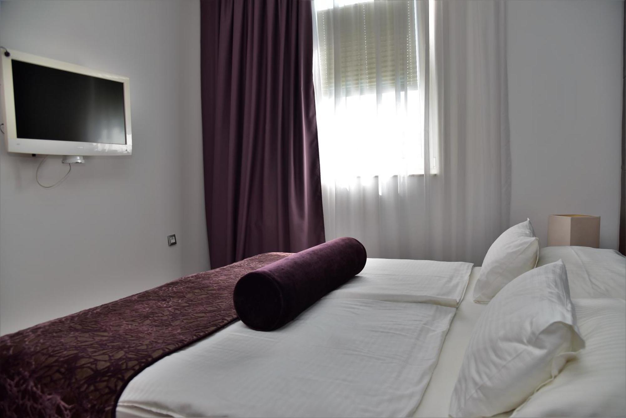 Hotel Lipa Postira Ngoại thất bức ảnh