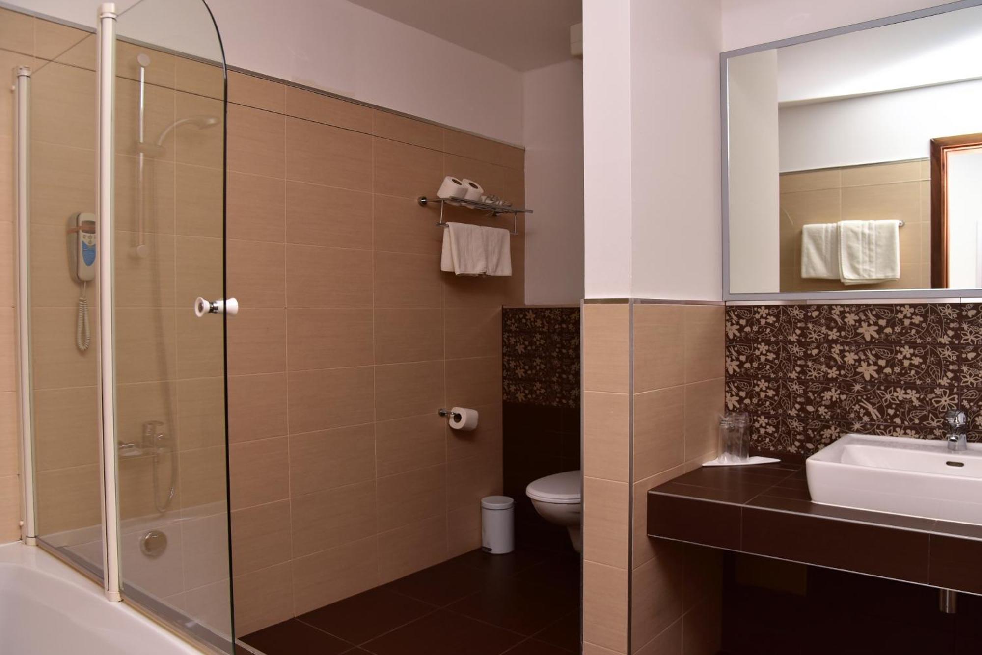 Hotel Lipa Postira Ngoại thất bức ảnh