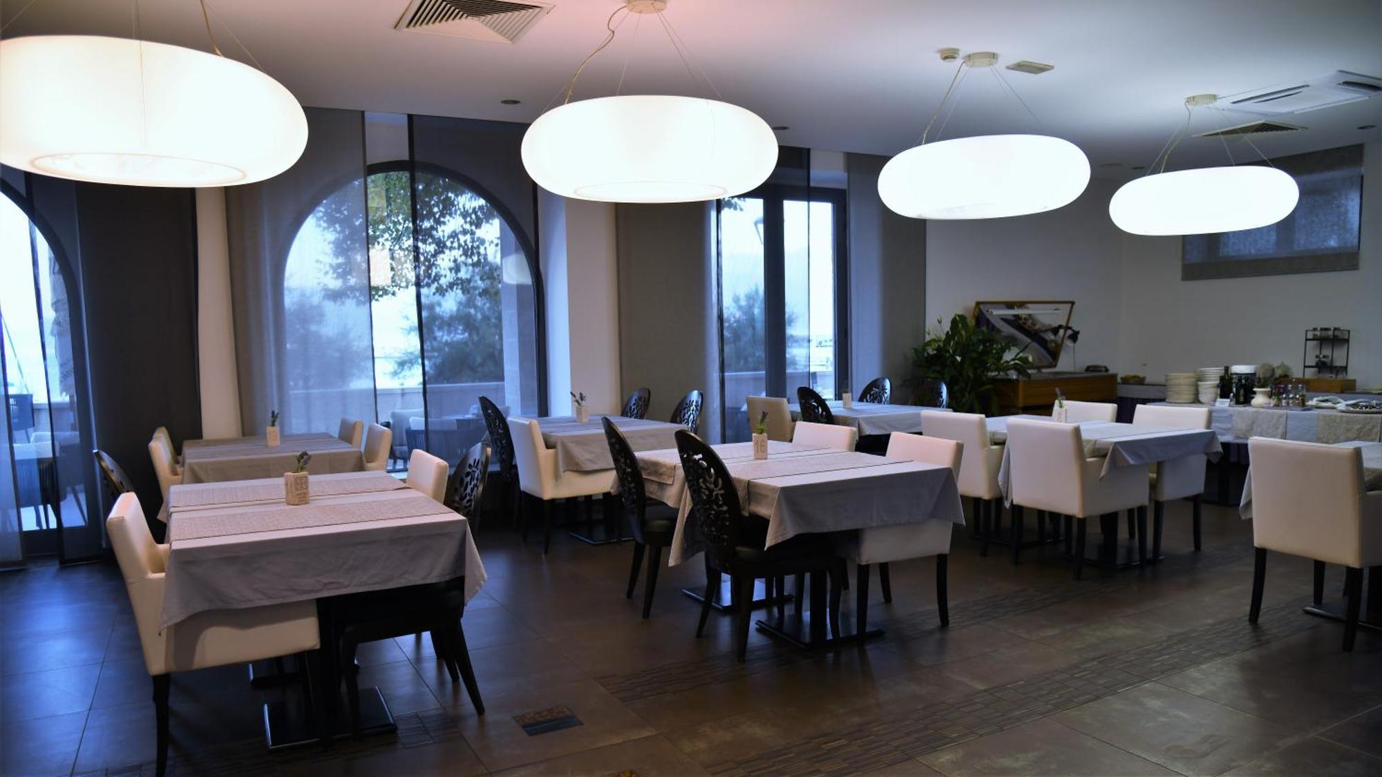Hotel Lipa Postira Ngoại thất bức ảnh