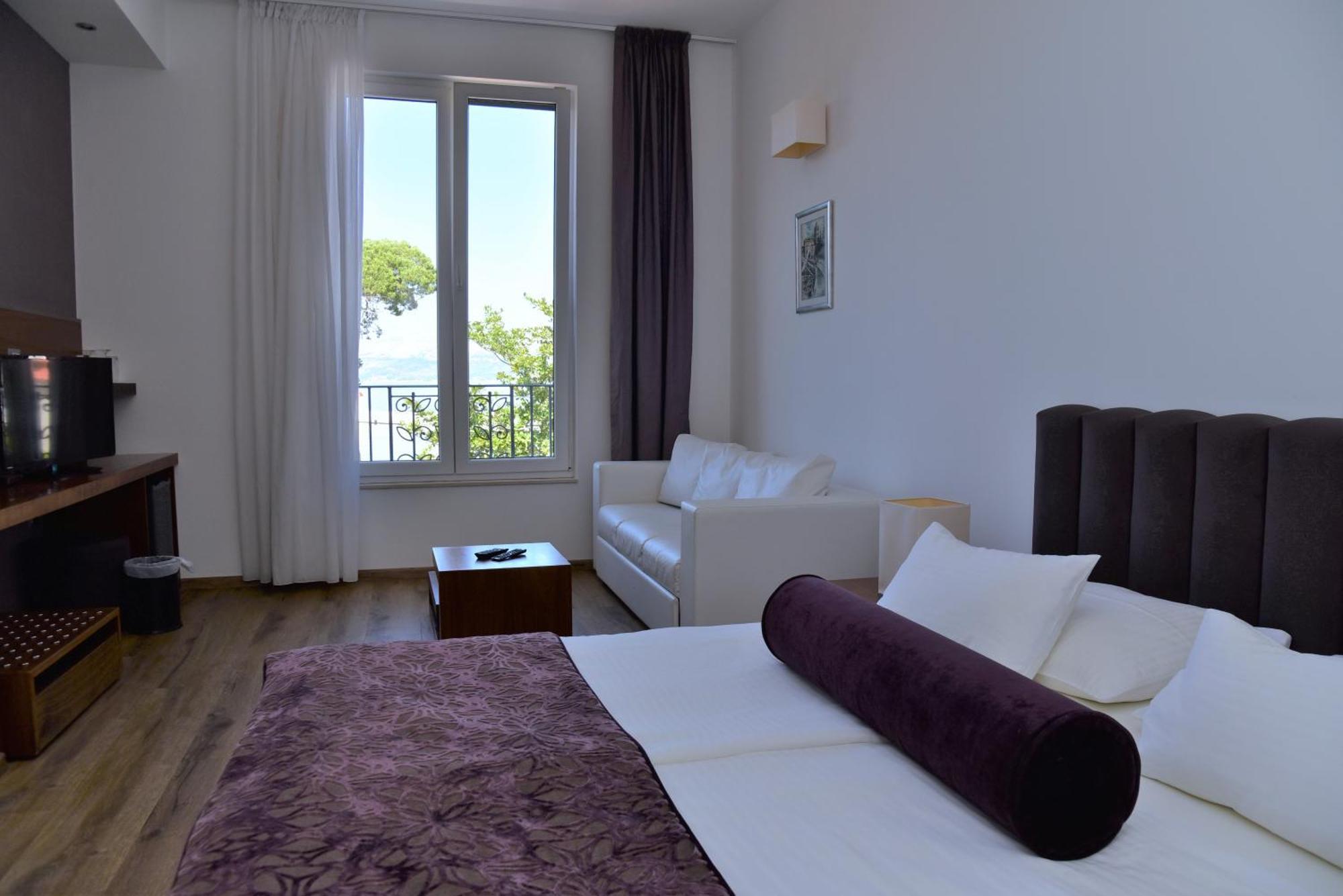 Hotel Lipa Postira Ngoại thất bức ảnh