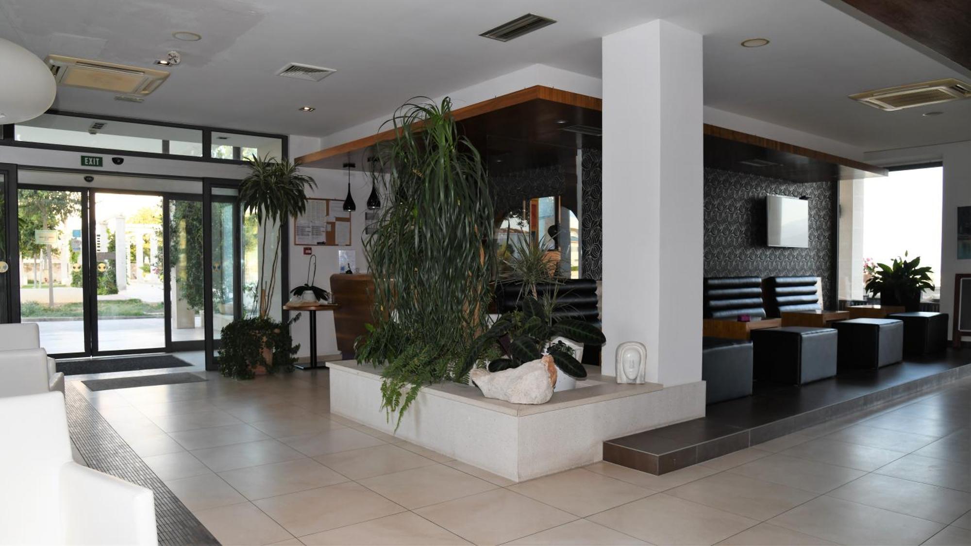 Hotel Lipa Postira Ngoại thất bức ảnh